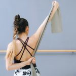 Întărirea mușchilor spatelui cu bandă elastică