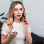 Cele mai subestimate beneficii ale abținerii de la makeup