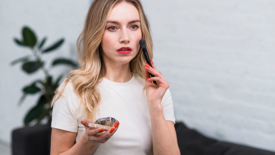Cele mai subestimate beneficii ale abținerii de la makeup