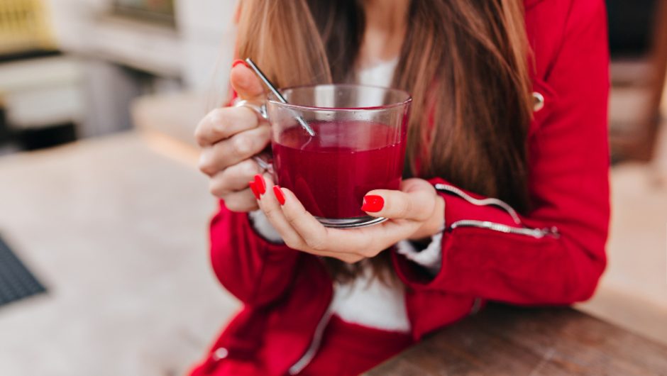 Beneficiile consumului de ceai de hibiscus