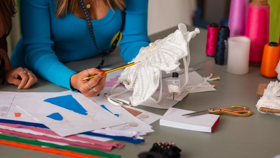 Cum evaluezi raportul dintre material, croială și preț