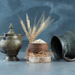 Decor cu obiecte metalice patinate: farmec discret pentru interioare moderne