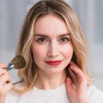 Machiajul pentru piele cu pistrui: cum păstrezi aspectul natural al tenului
