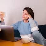 Ce să faci acasă într-o după-amiază lungă și ploioasă