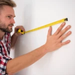Cum folosești cârligele de perete fără să creezi aglomerație vizuală