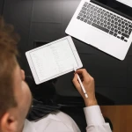 Cum transformi notițele brute într-un plan de lucru cu ajutorul AI